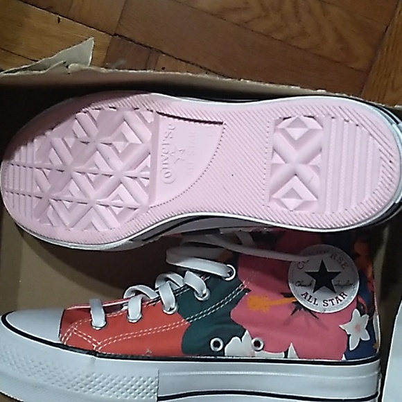 Flowered converse reposhed never worn - Picture 3 of 6